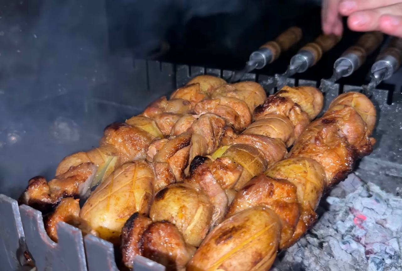 Цю картоплю з м'ясом хочеться їсти кожен день: усі будуть просити добавки